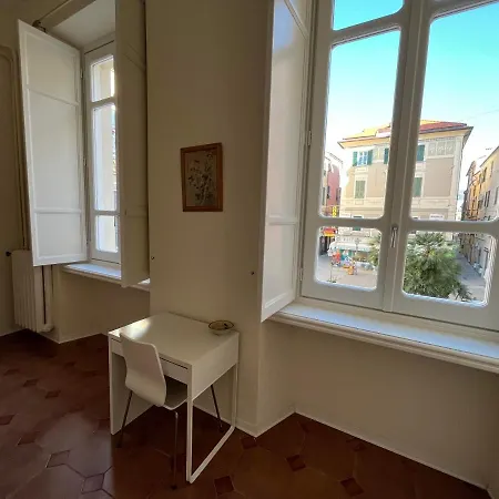 Via Veneto 5 * Alassio