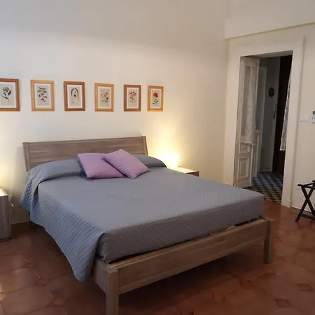 Via Veneto 5 *