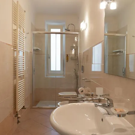 Via Veneto 5 *