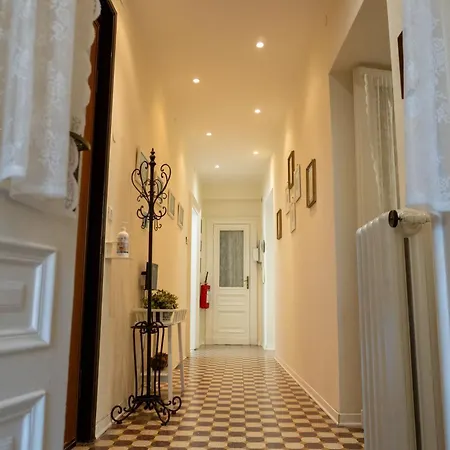 Via Veneto 5 *